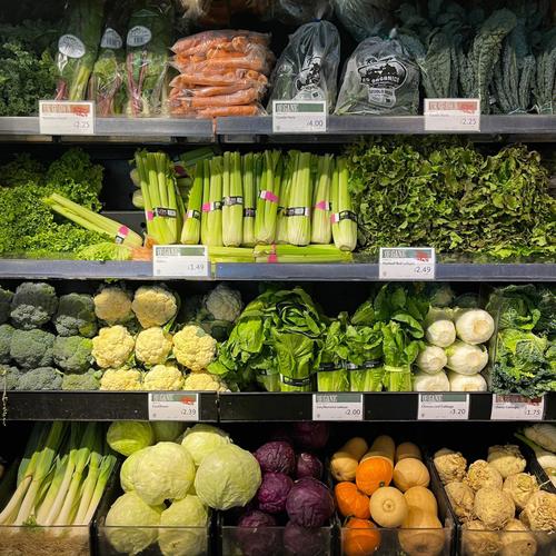 Whole Foods 蔬菜货架